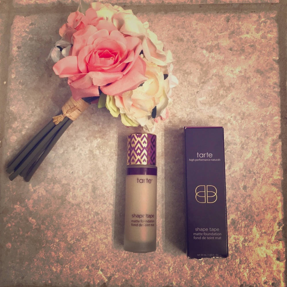 Tarte Shape Tape Matte Foundation in Light Sand